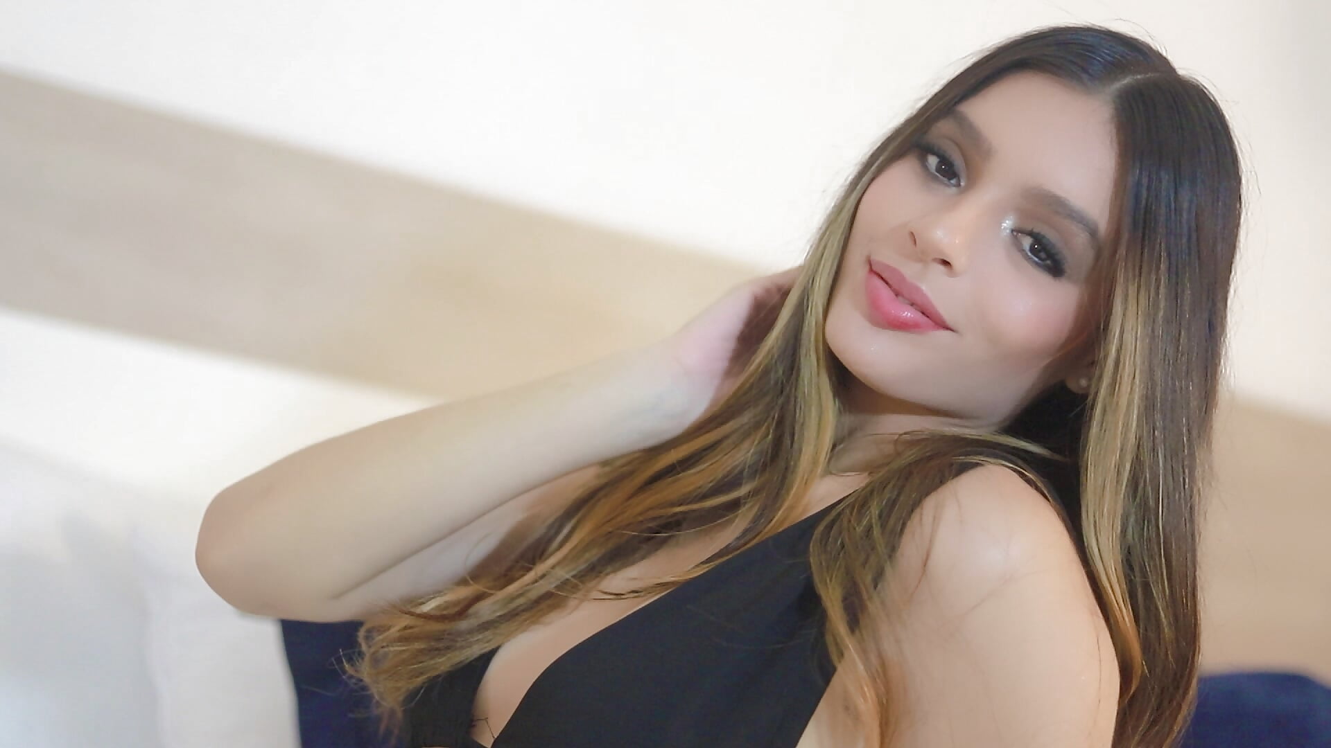 have a date with me - video by NicollWhite cam model