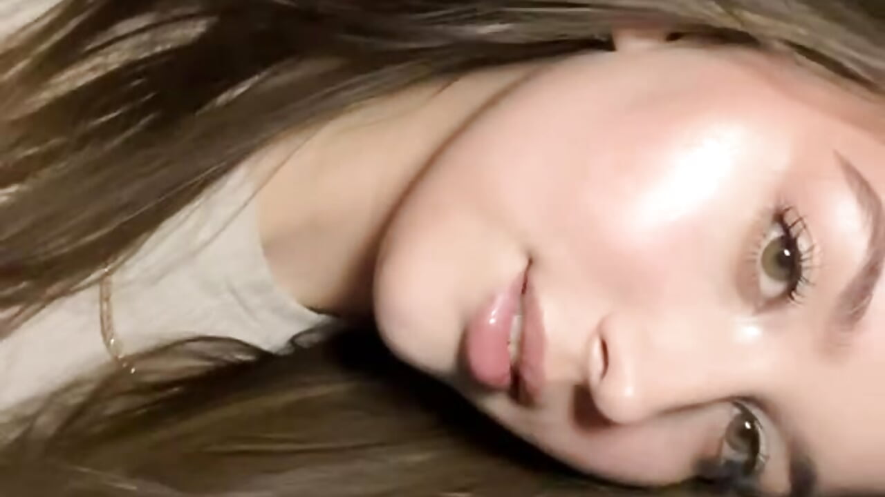 Heeellooo - video by Annie_SmiIe cam model