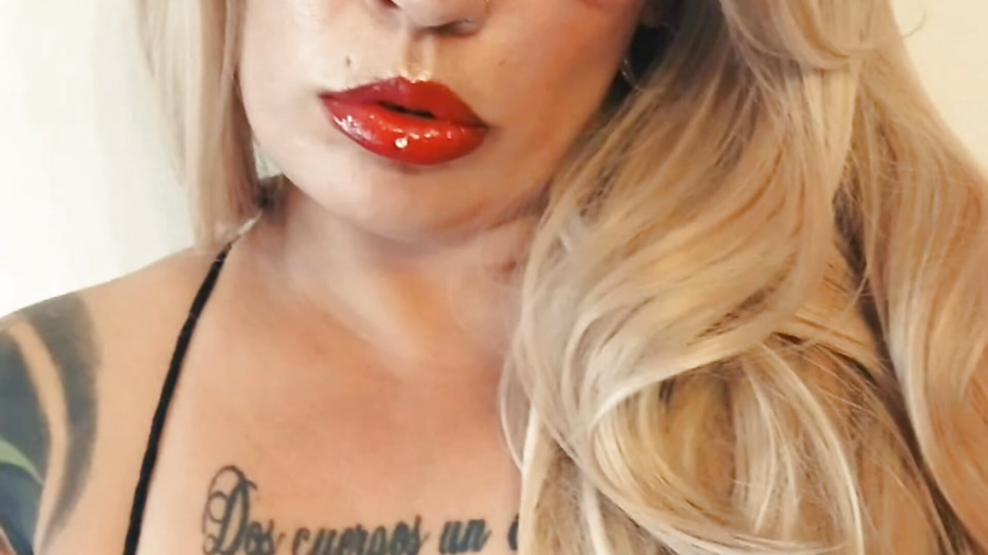 Esta boquita - 視頻來源： Flor_feniz