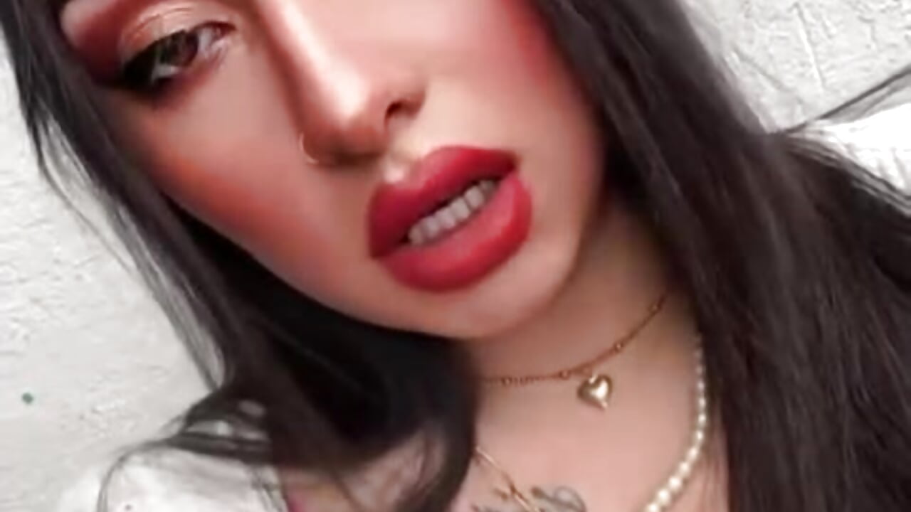 follow me - video by Venus_22 cam model