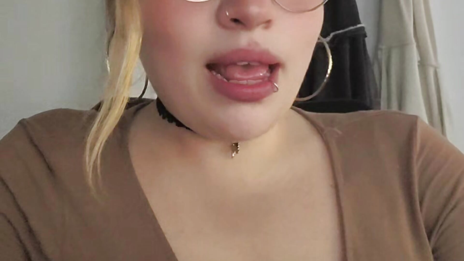 ♡ - video by mila_curvy cam model