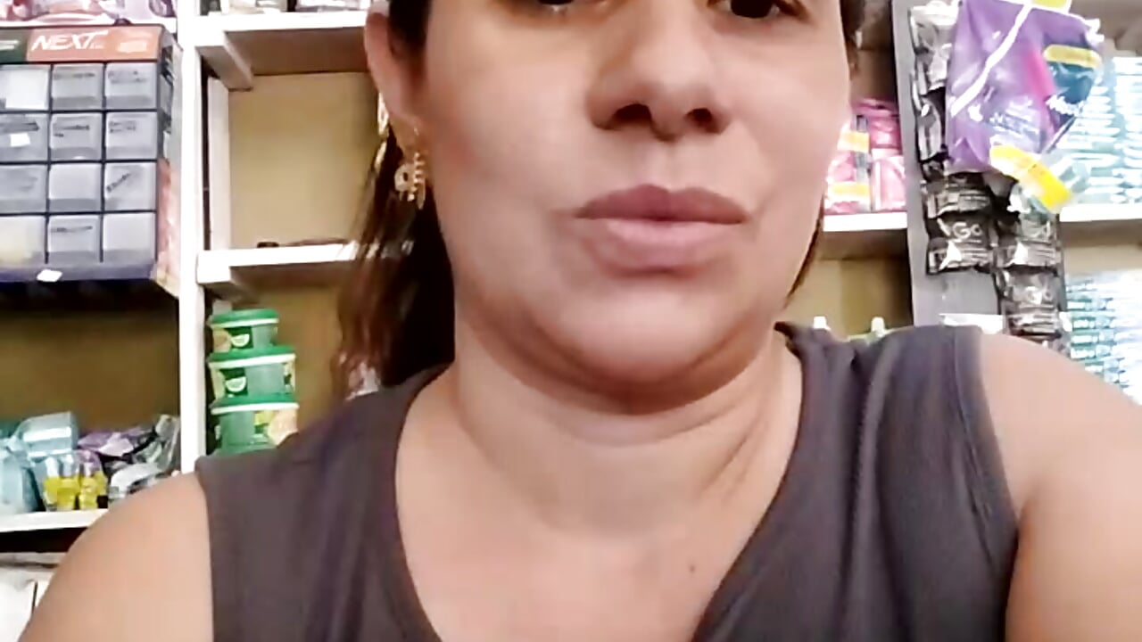 Algo discreta en la tienda 🤫 – video od webkamerové modelky MIA-LARIOS