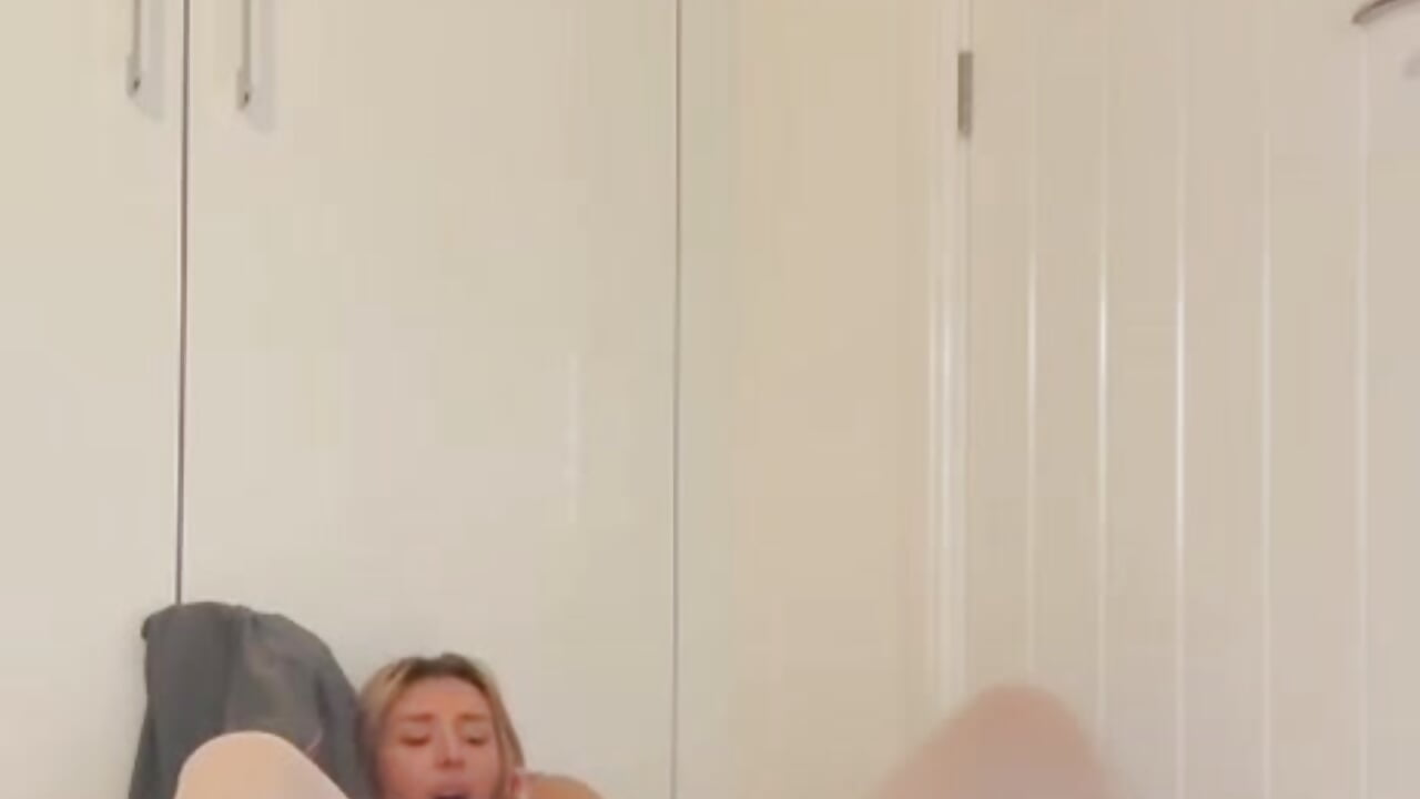 Fuck machine squirting 💦 - video av Valentinexxxx cam model