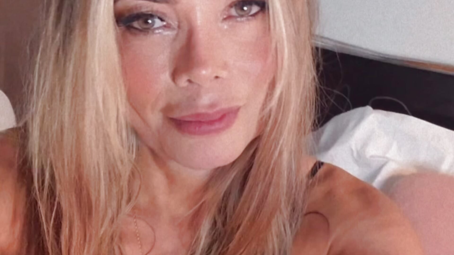 So hot 🥵 bb - video by katte_26 cam model