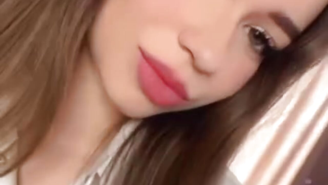 cute - video by Viviann_Nayt cam model