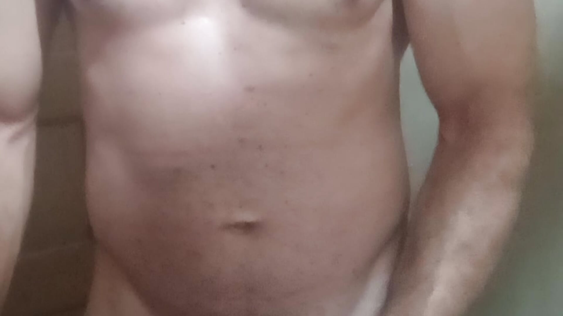 Tirando a roupa e gozando gostoso