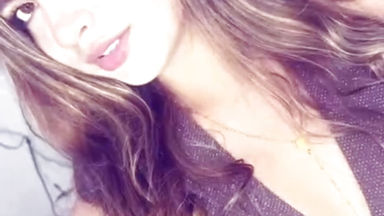 My beautiful eyes - วิดีโอโดย Ambar_Carter โมเดลแคม