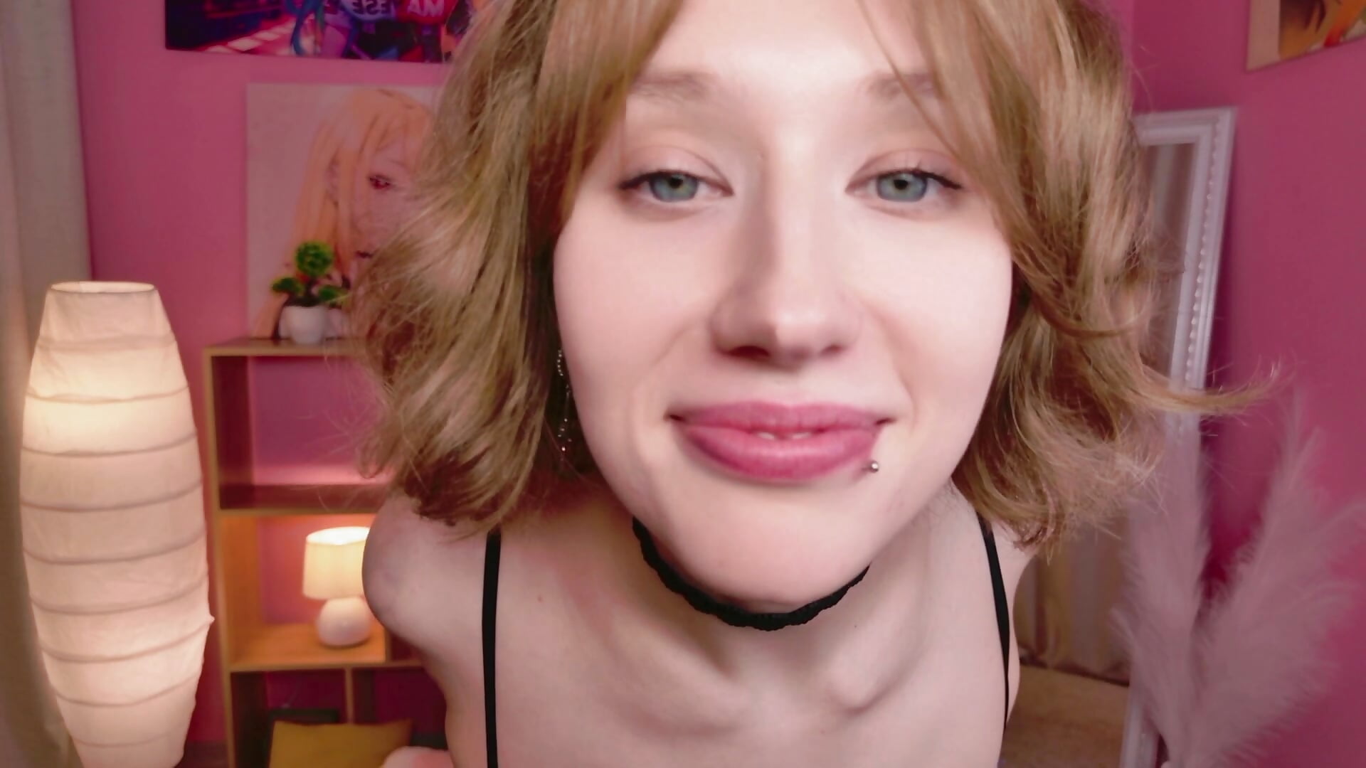 piercing - video di SweetKittyPlay modella di cam