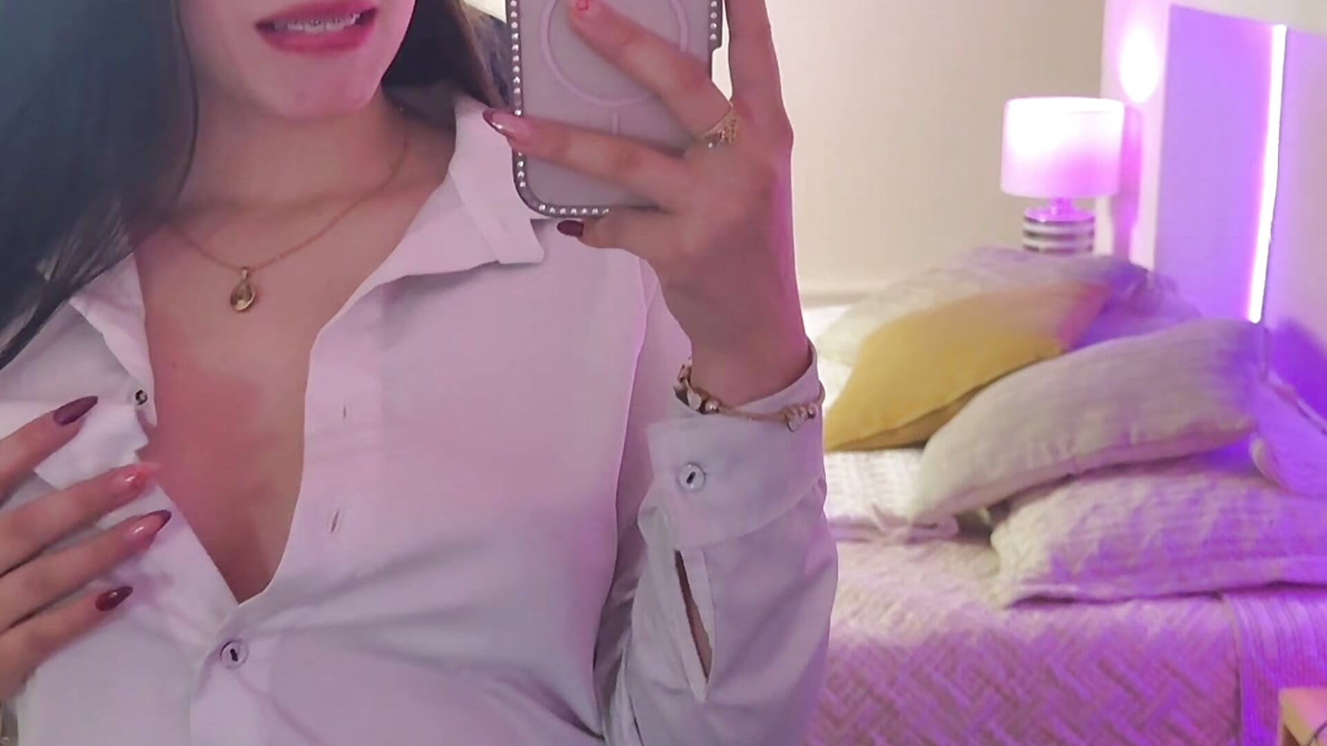 Charismatic, playful and with an energy that engages 😇😈 - video by ValeryPalmer cam model