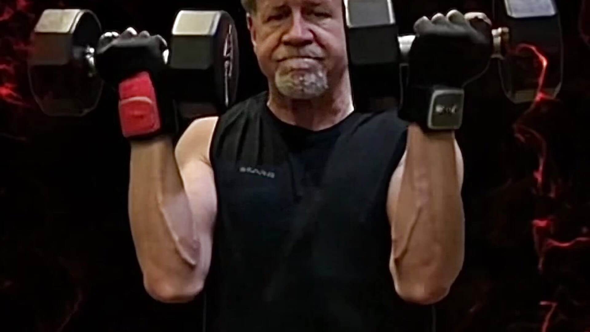 Made to Flex – video modela na kameri GQSEXYGUY2027