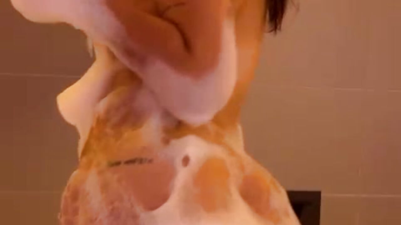 The time is hotter than my bathub, cum share with me 🤤 - video av LauraRaider cam-modell