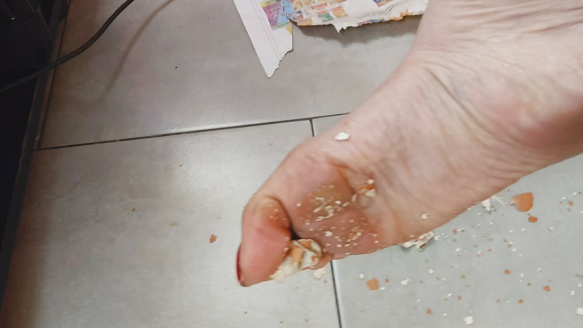 AFTER TO PLAY WITH EGG SHELL