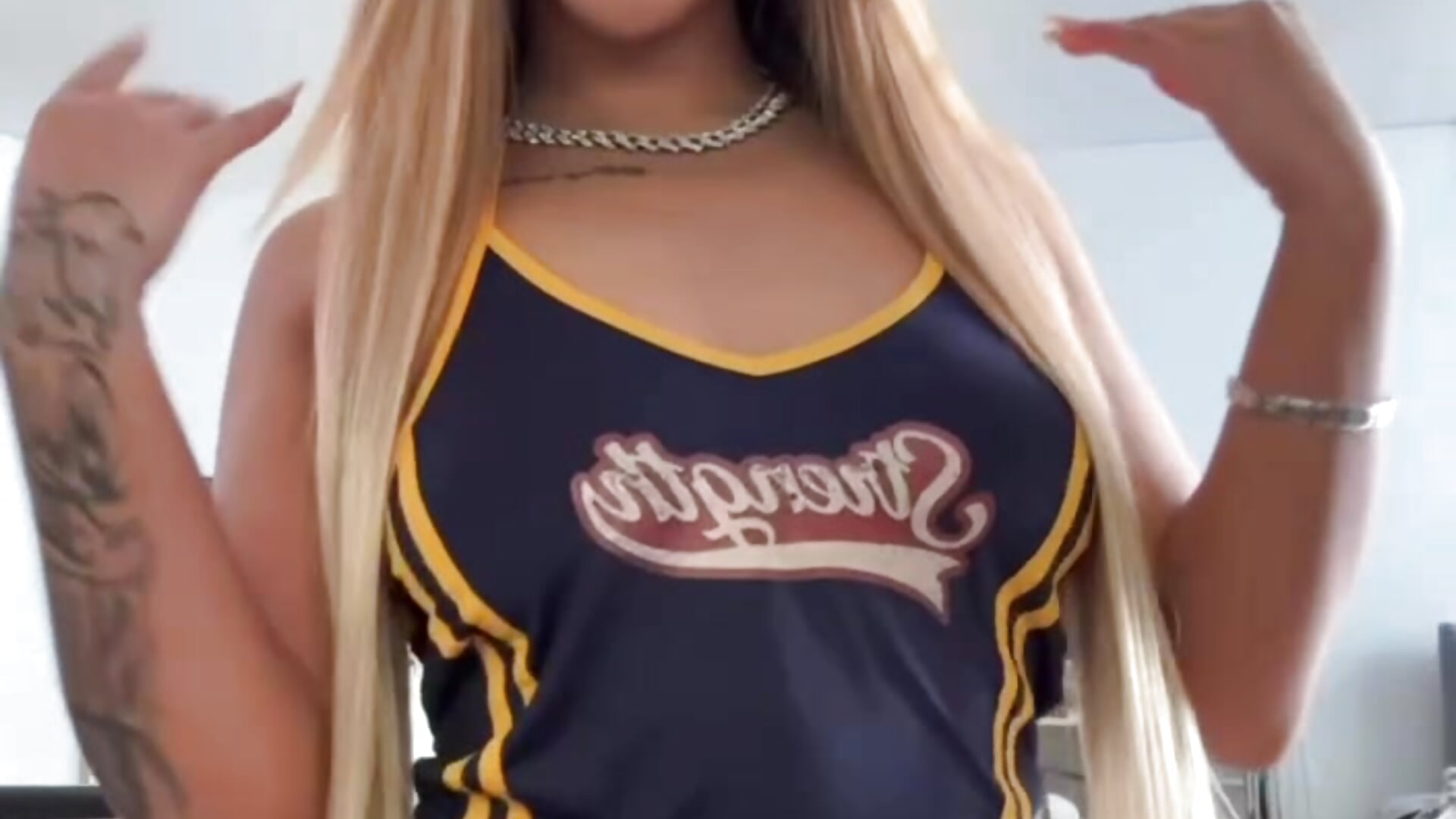 Little dance))) - video by EIeniVanwart cam model