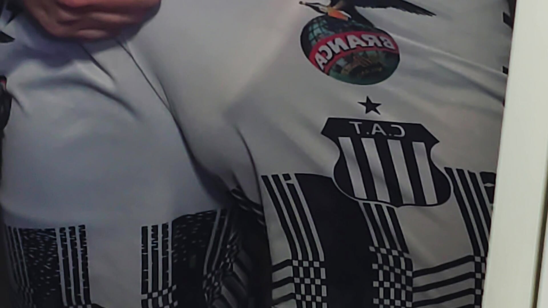 Esto te traigo bajo el pantalón - video by Penachotenqn cam model