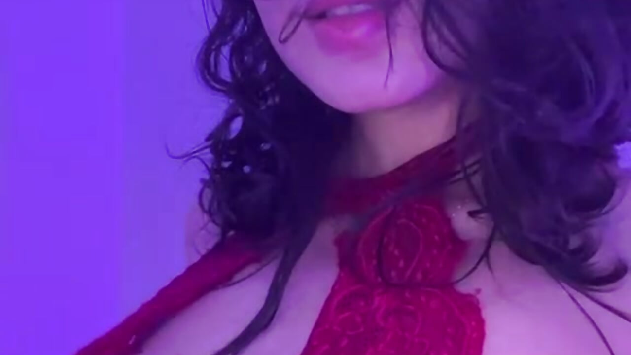 Naty Saenz in red lace: A gaze you can’t resist 🔥 - วิดีโอโดย naty_saenz โมเดลแคม