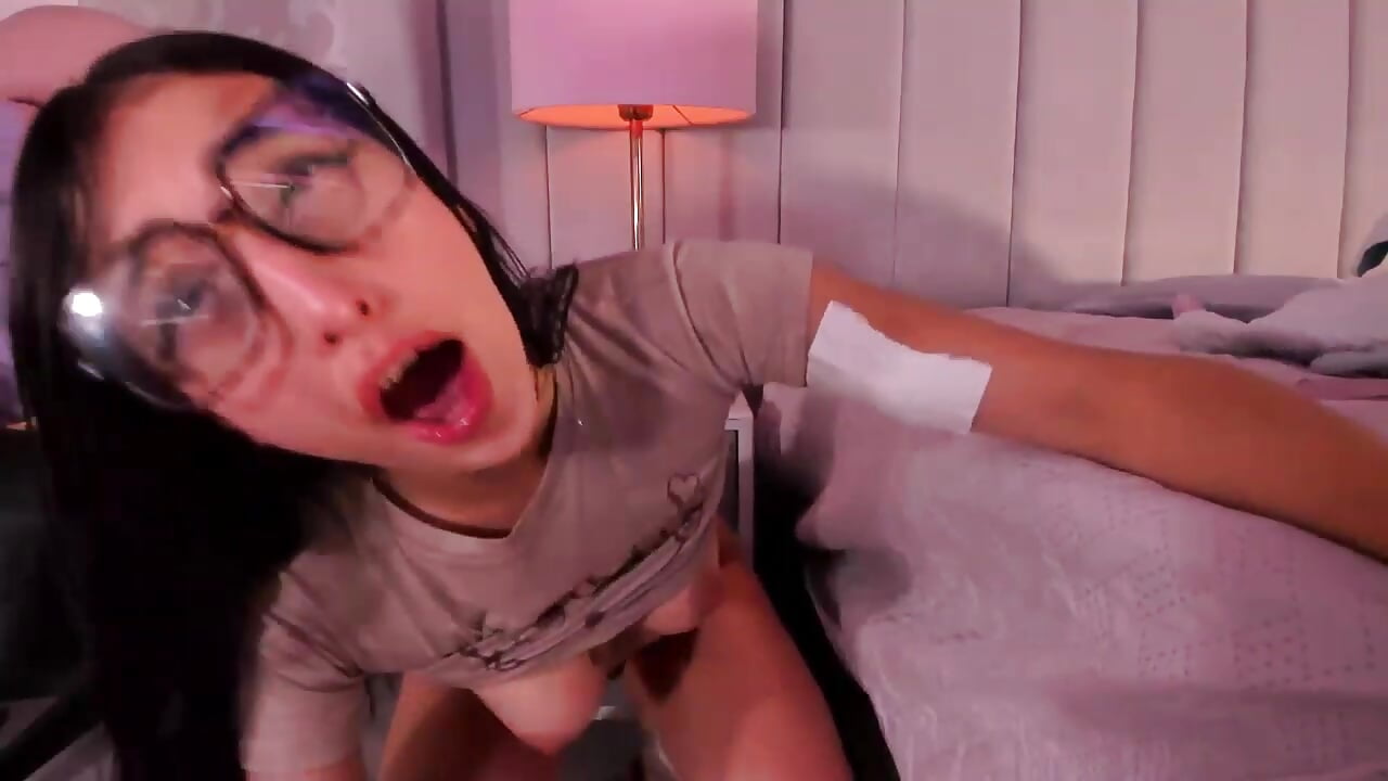 Love doggy fucking－カメラキャストのEvabelleeの動画