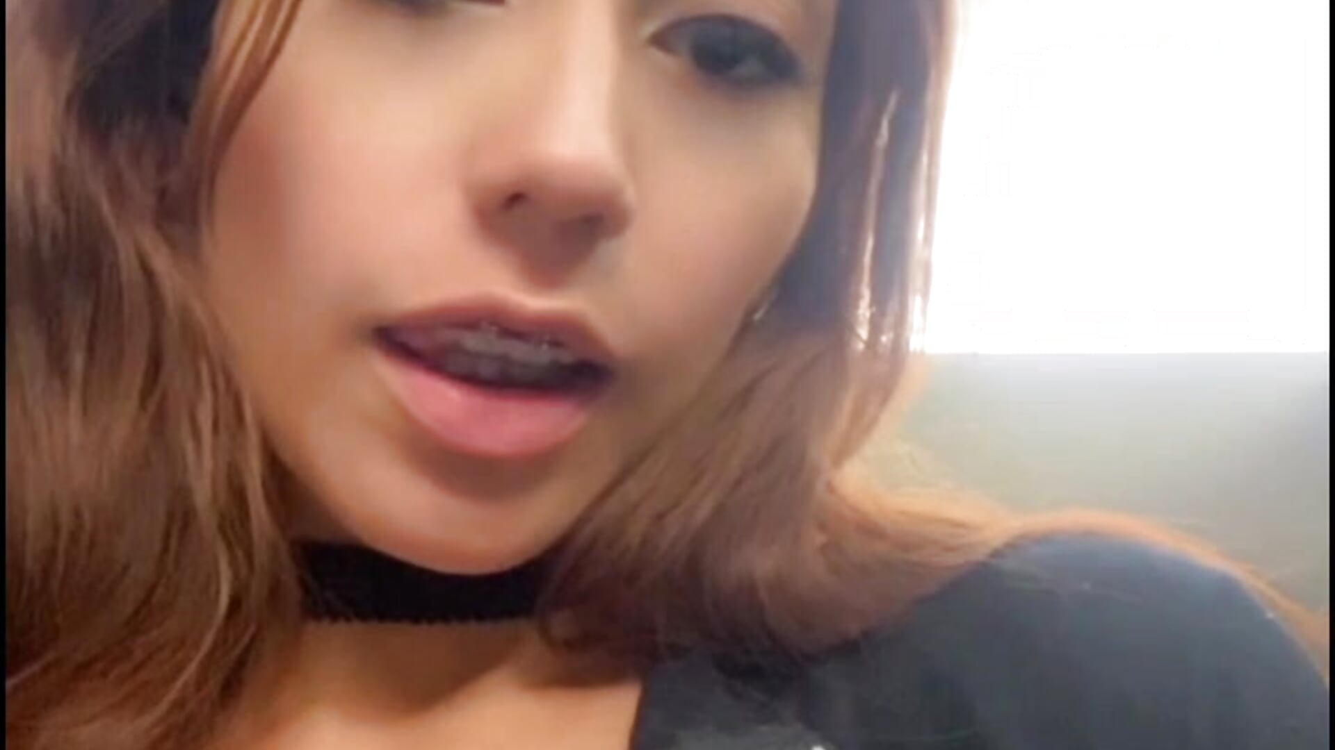 Horny and striptis in bathroom - βίντεο μοντέλου Eveeelyn25