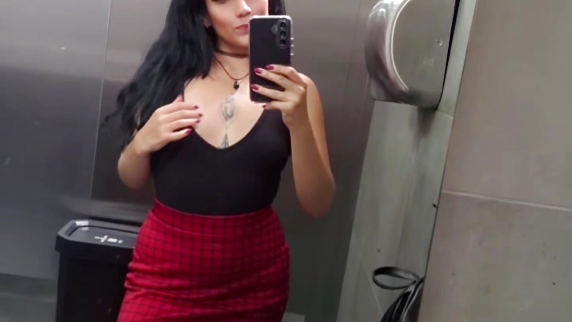 Flash boobs with open door - βίντεο μοντέλου Eveeelyn25