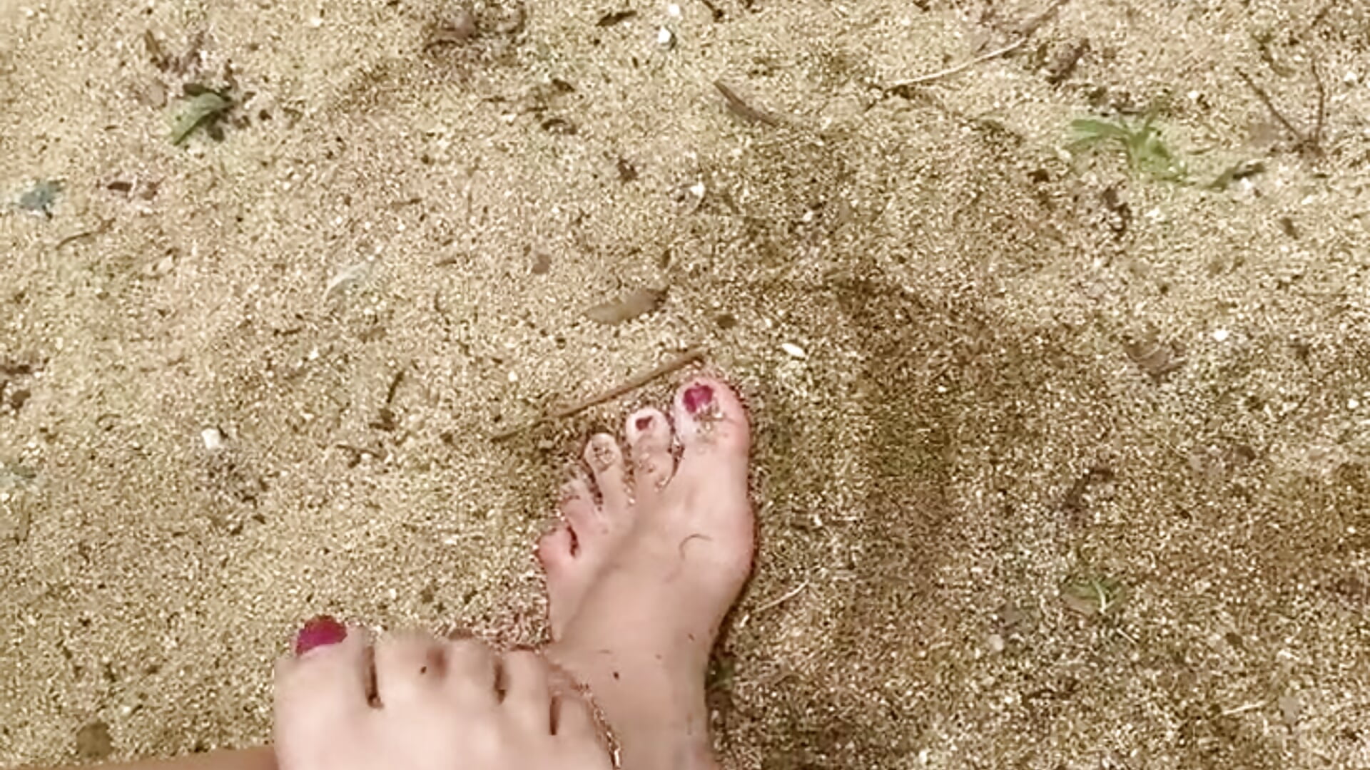 feet in the sand - Vídeo de NaughtyMooon, modelo de vídeos