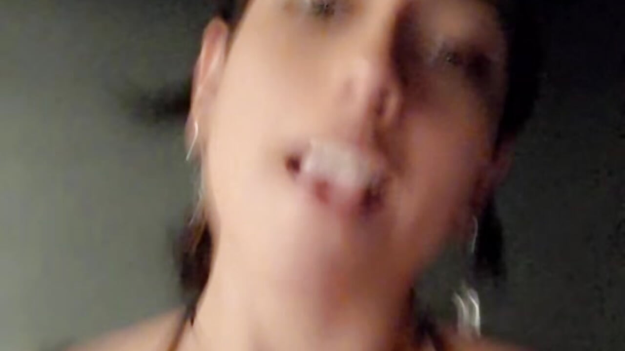 Show boobs in gym - video van Eveeelyn25 cam-model