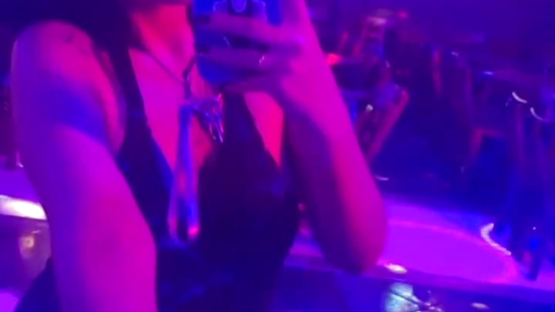 Twerking in club 🥵 - vídeo de Eveelync25_ modelo de câmara