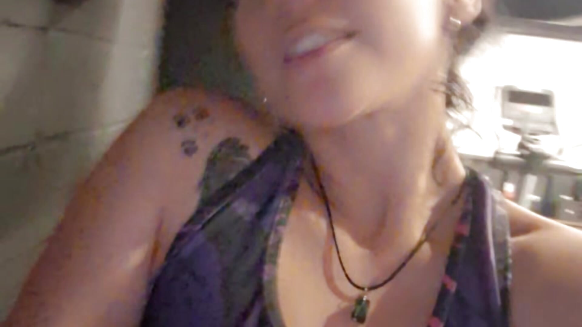 Enjoy my hot pussy and boobs in gym public - video av Eveeelyn25 cam-modell