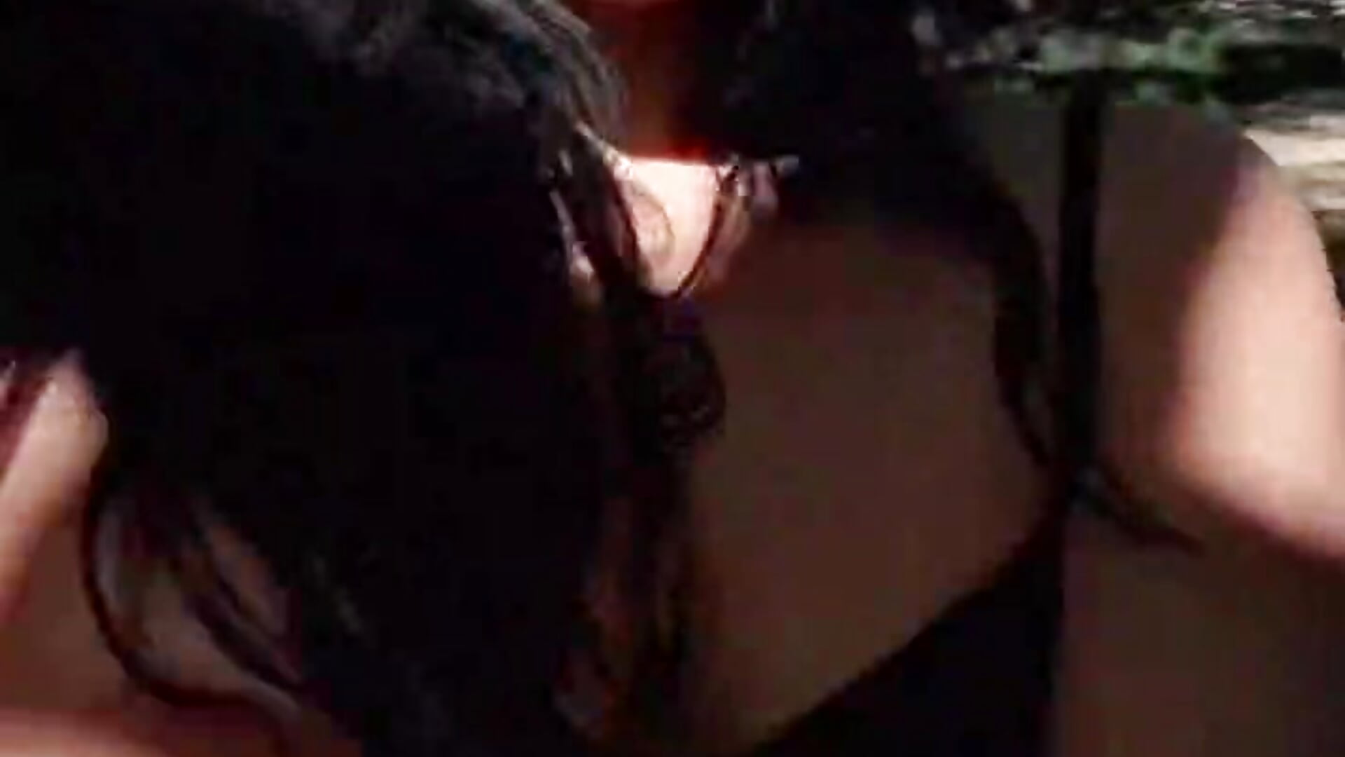 Boobs in park (public) - Vídeo de NaughtyMooon, modelo de vídeos