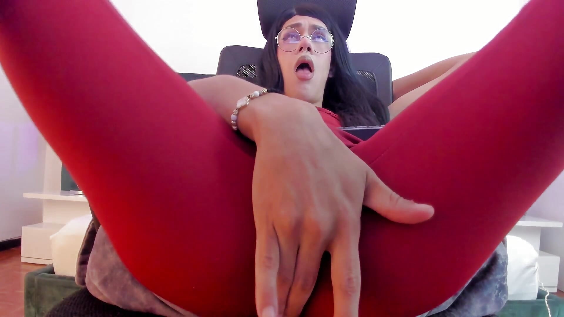 I love touching myself it makes me feel many delicious sensations - video by CleoColliva_ cam model