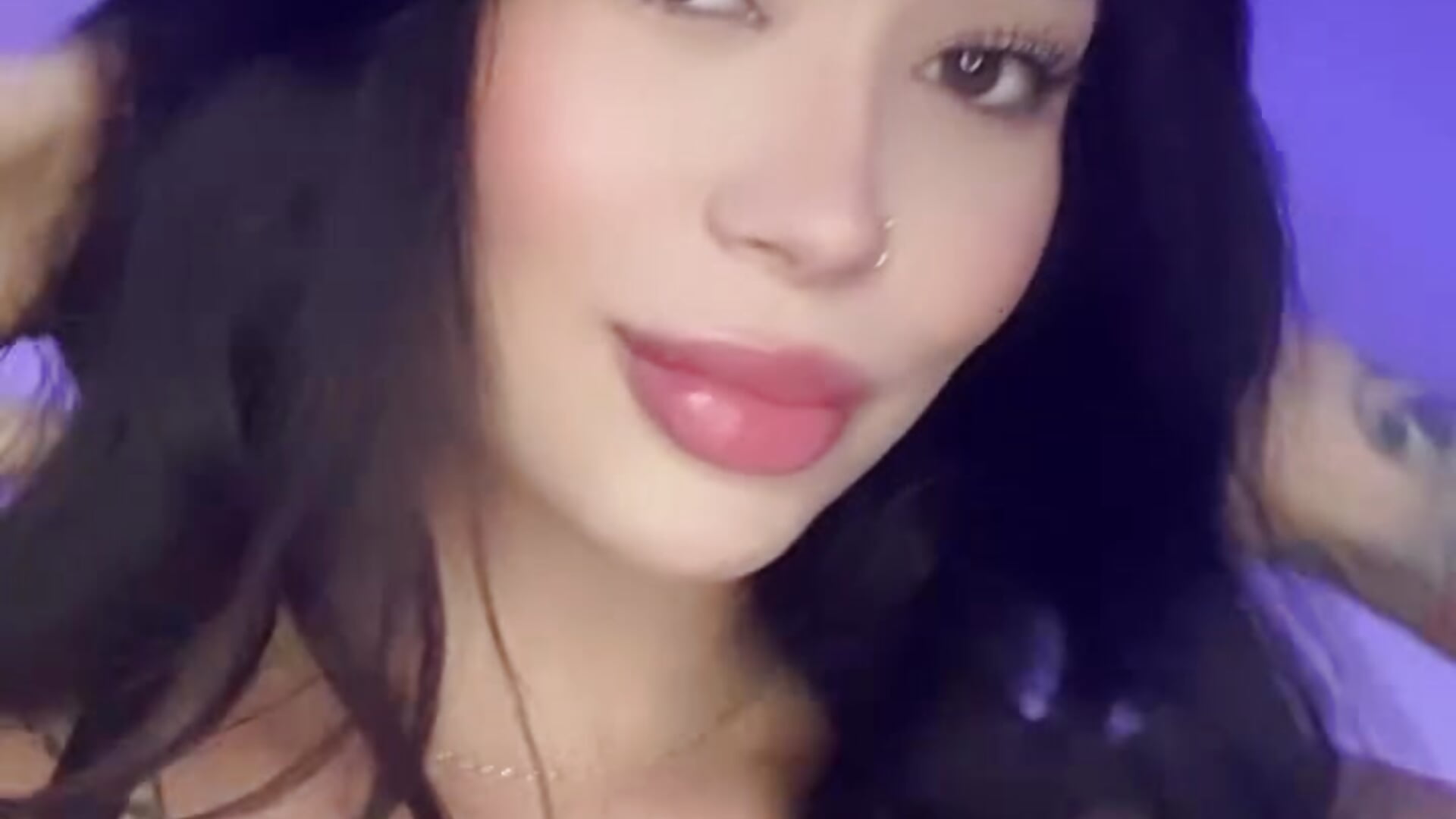 🤫 - video by mirada_infinitaa cam model