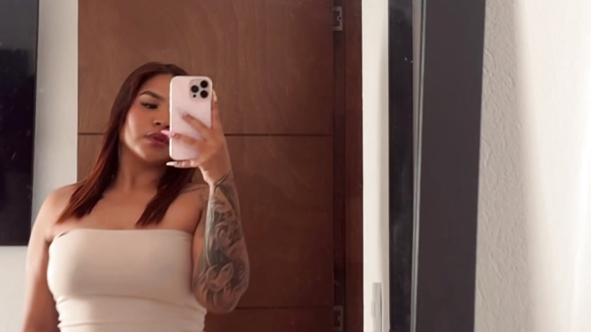 🤎 - vídeo de Sama_h modelo de câmara