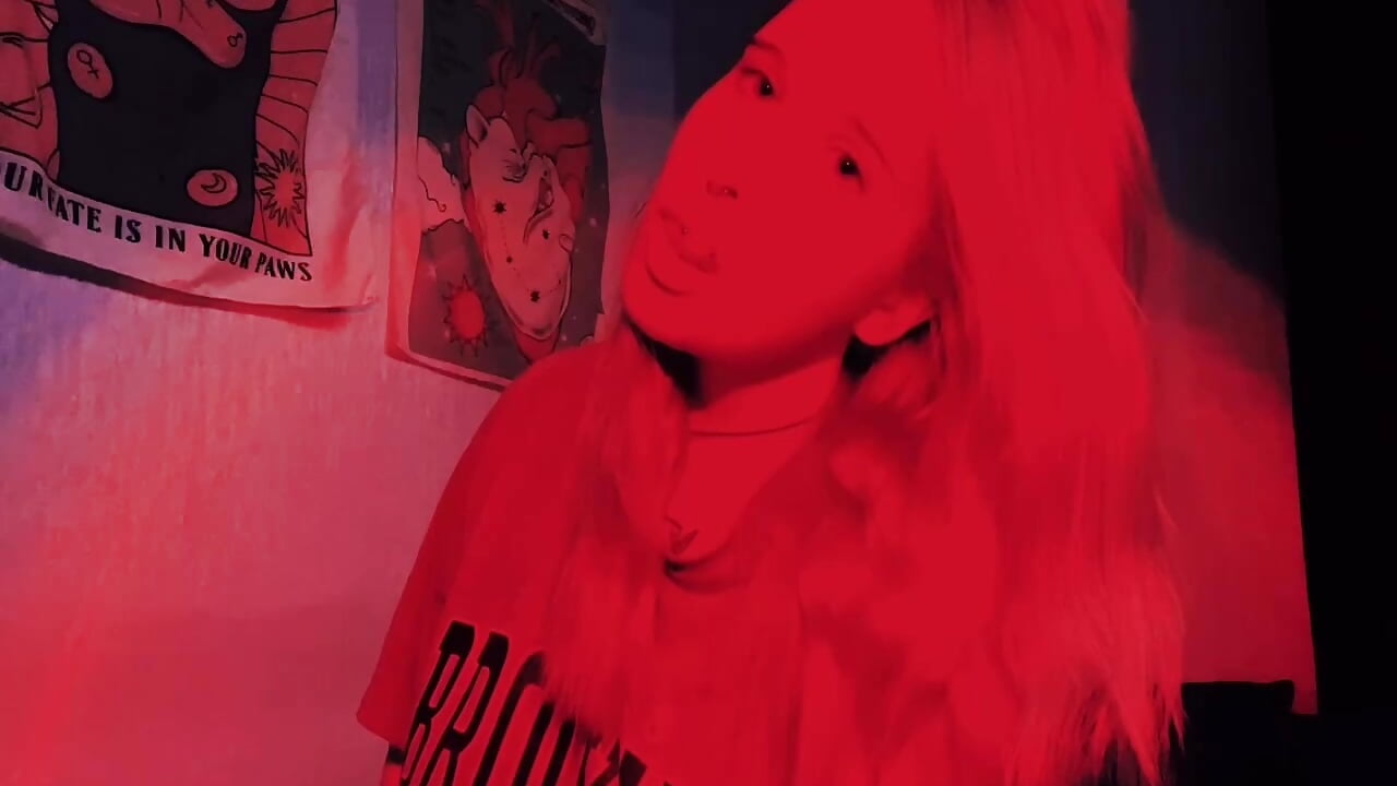 So hot 🔥 - video by FrostLuna cam model