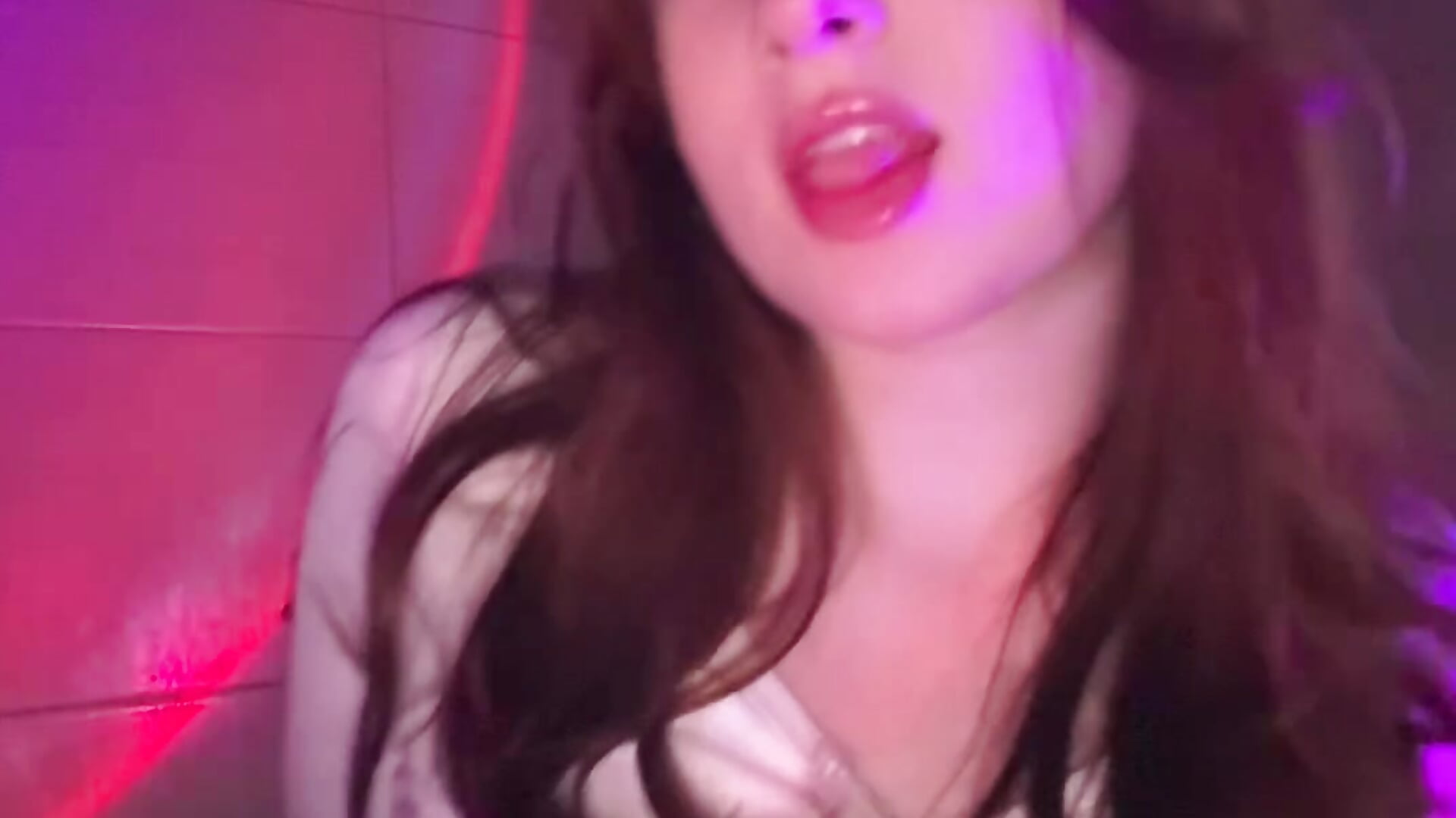 Funny dance 0_0 - FoxyEmerald 캠 모델의 동영상