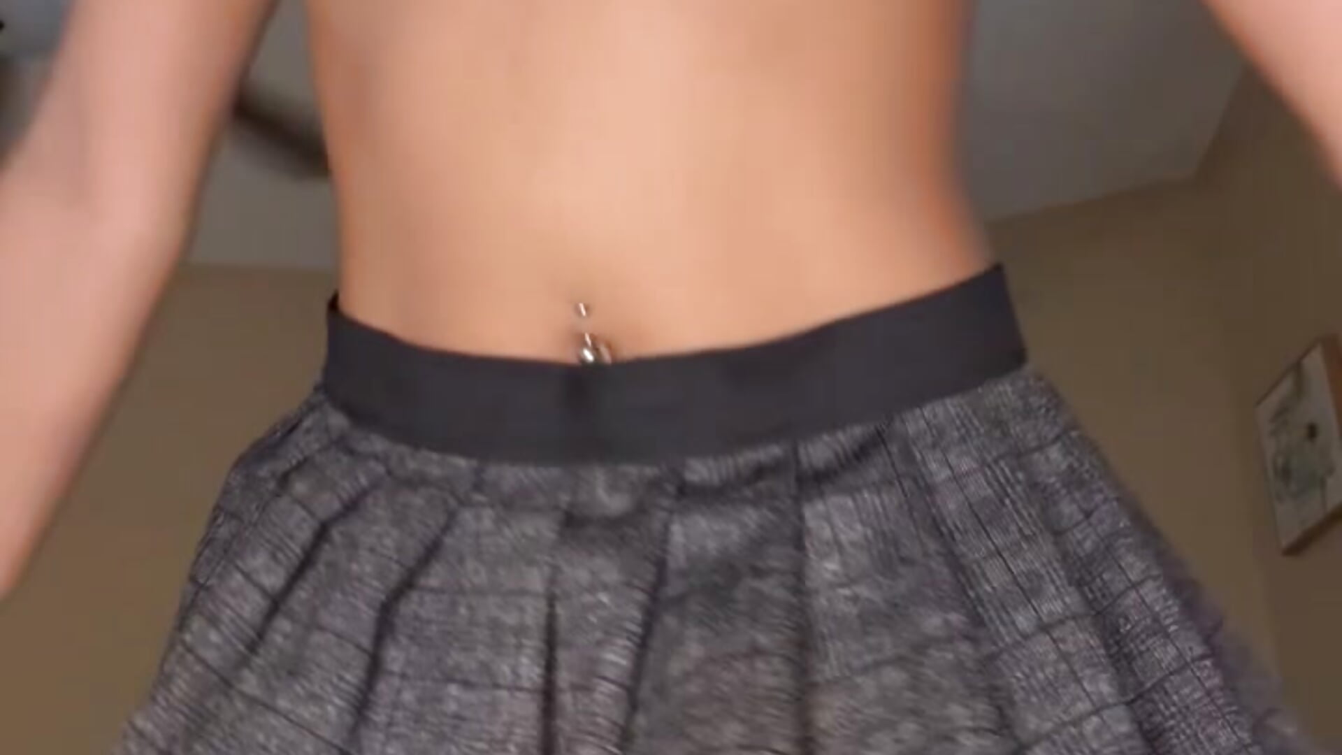 I want you to look under my skirt daddy🙈😻🎀 – video od webkamerové modelky Kiki_hammyy