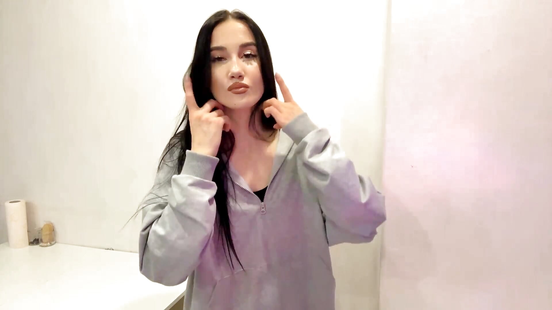 just silly dance - video by Beautyofnlka cam model