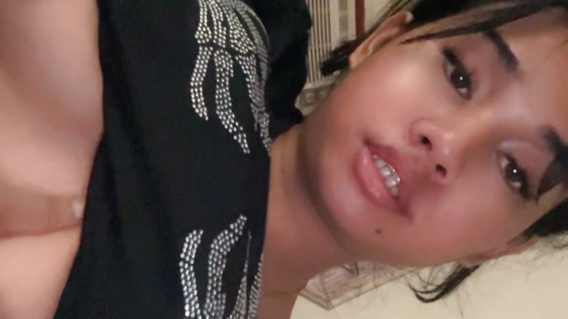 71D42EDE-413E-4C40-AE2A-A165E9F674B5 - Irresistible_iris主播的视频