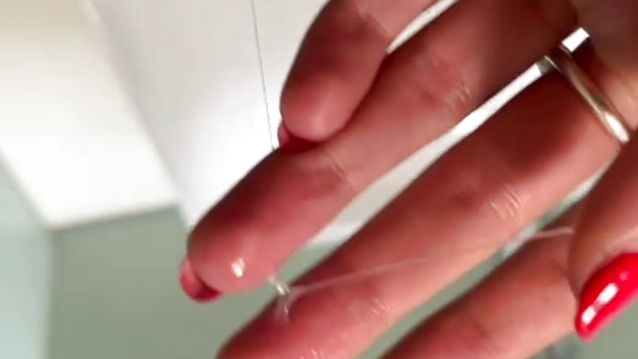 Tutta bagnata in ufficio - video by cutie_lola998 cam model