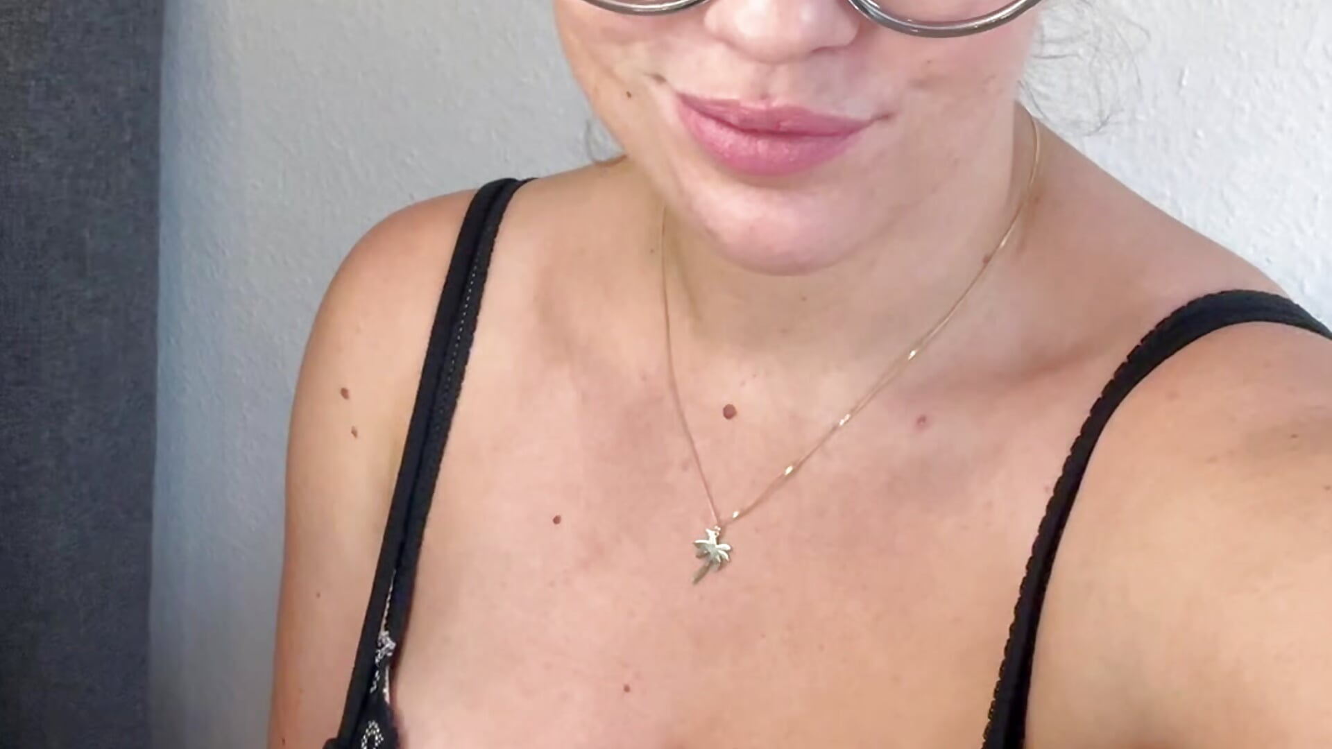 steht mir Brille? 😈 - video by laraslittlesecrett cam model