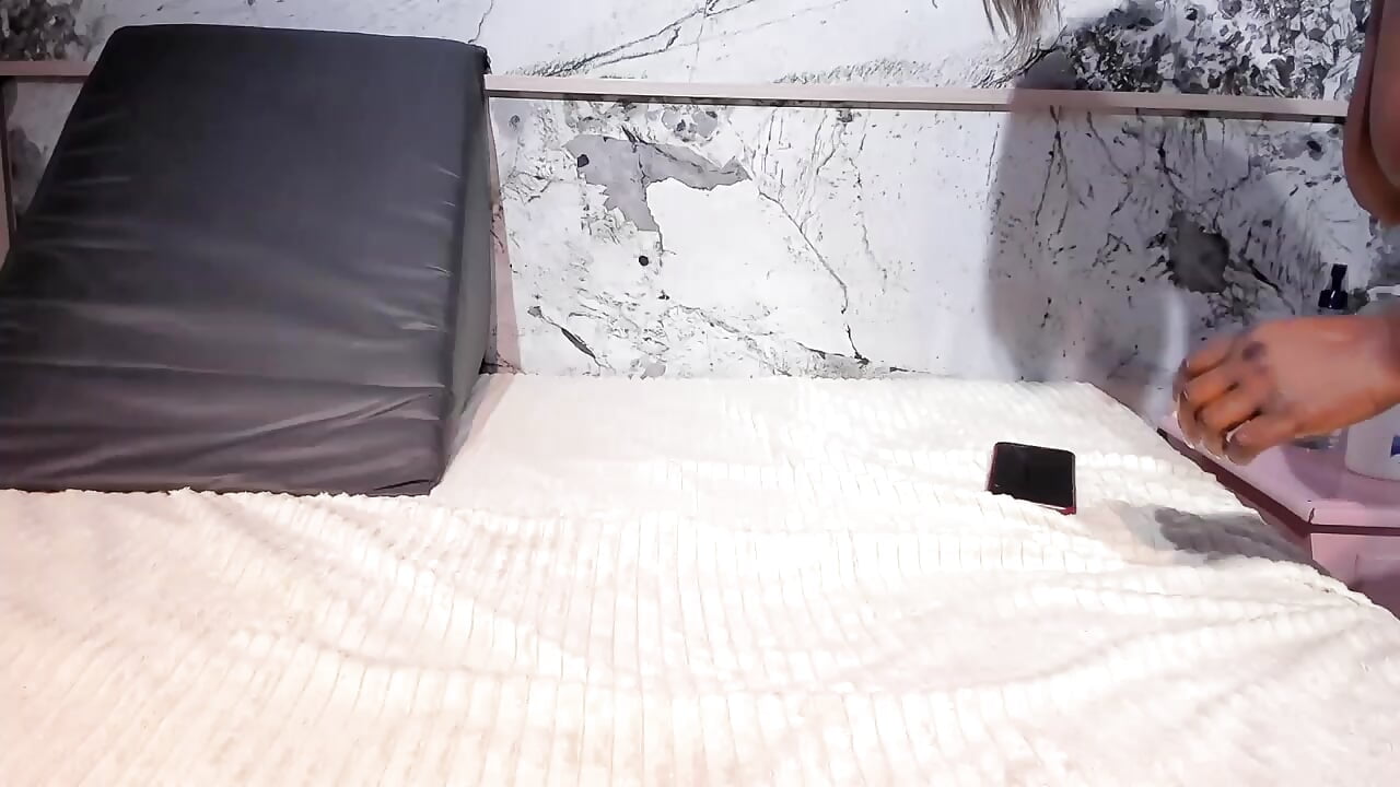 MAKE THAT PUSSY CUM SO BAD - video av ZoeCollin cam model