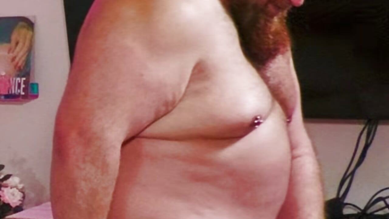 Big Bear Redirects Piggy Rose's Focus - vídeo de la modelo de cam BigBearforCuddles