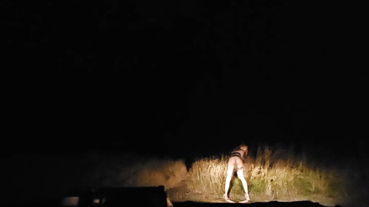 💡CAUGHT IN THE HEADLIGHTS 💡 - video di FreyaFucksFans modella di cam