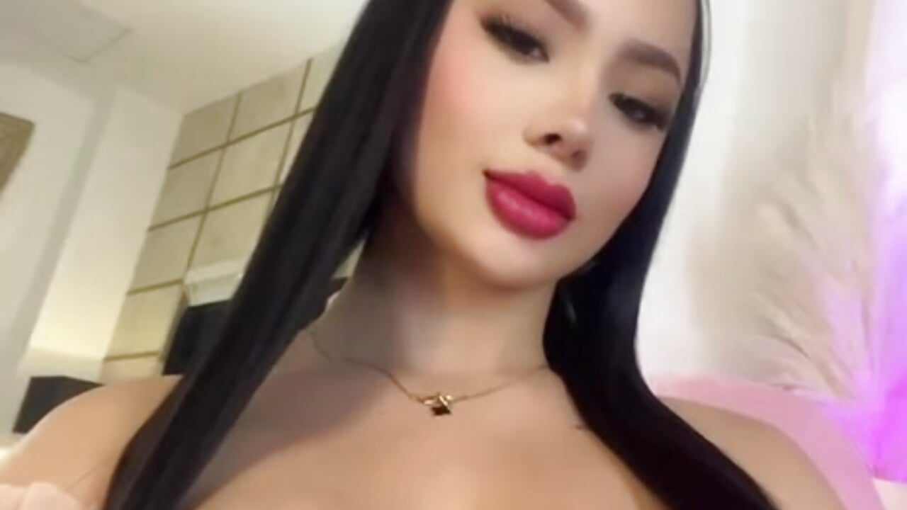 Knees and in your mouth🤤🍒 - video by samy_clay cam model