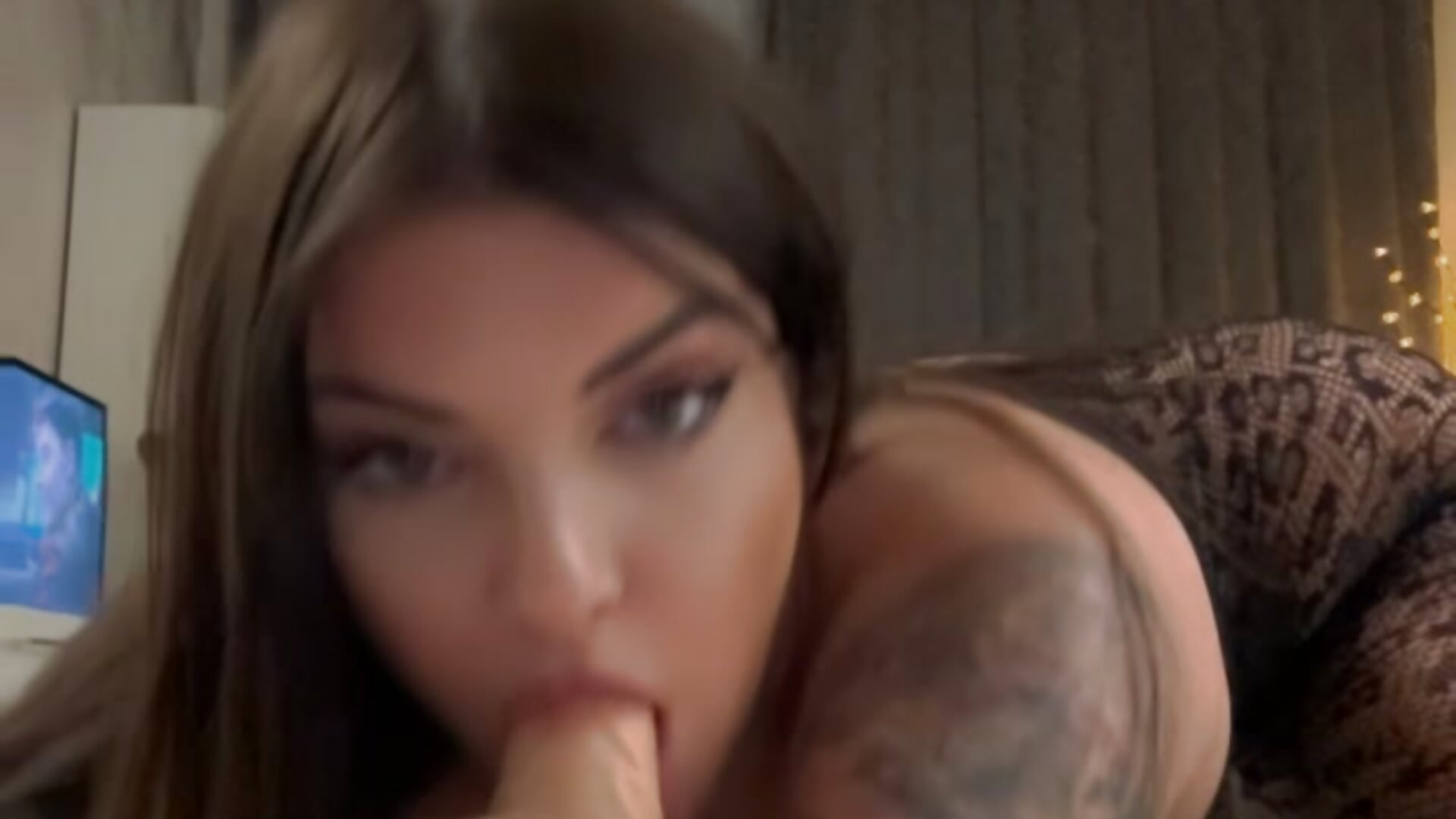 C7CEC9C9-A9C5-492A-AF33-8DE55B1BF2A3 - video oleh JessicaFlame kamera model