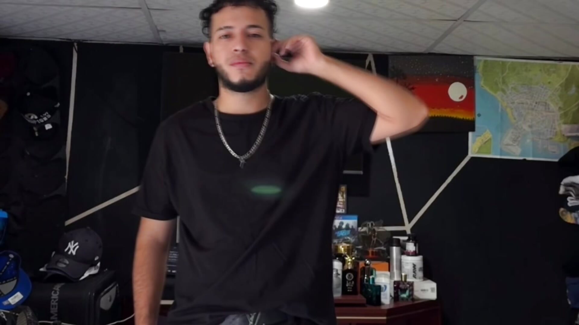 479F5B18-C7C9-42EF-939B-66FE61146B2C - video di tratosucio modella di cam