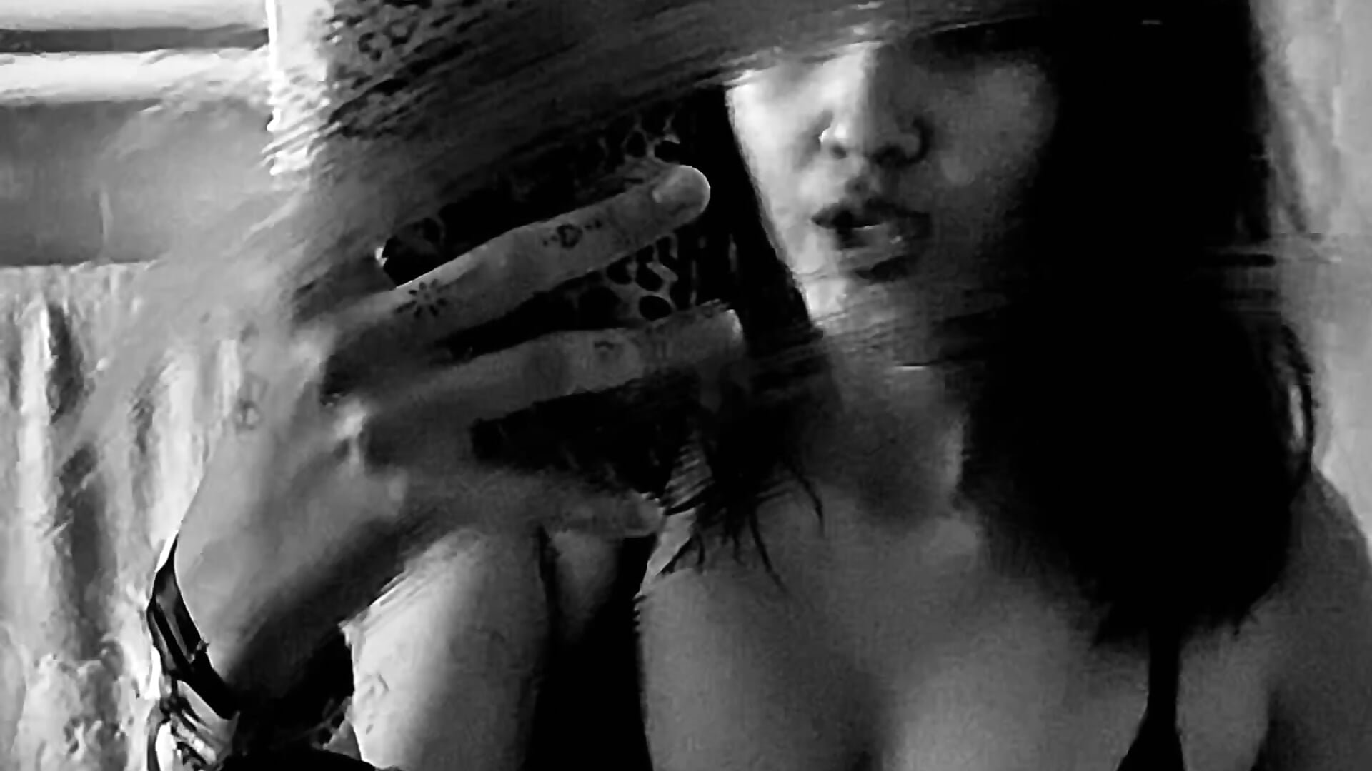 >_< - video by Thais_Doll19 cam model