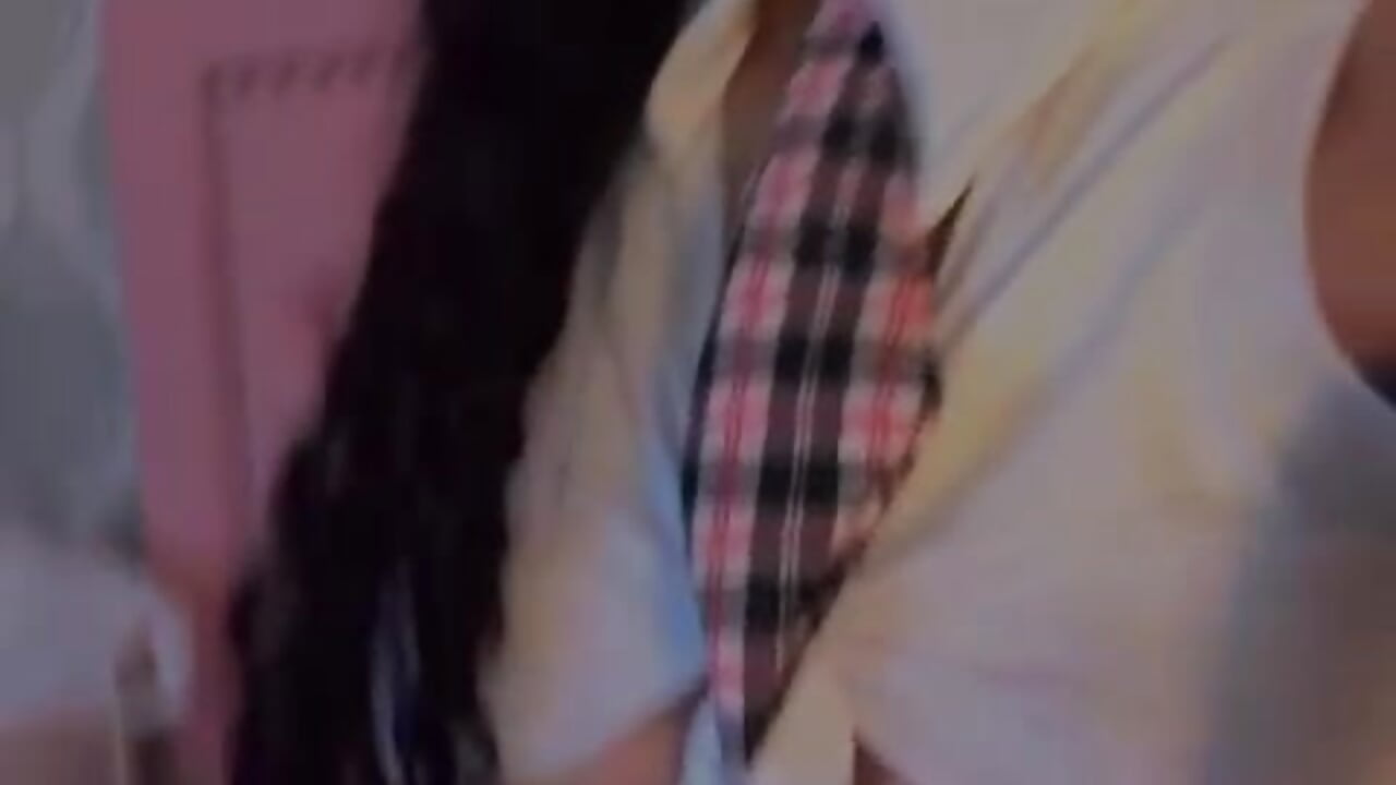 Hot Student 🤤🙈－カメラキャストのemma_scott_7の動画