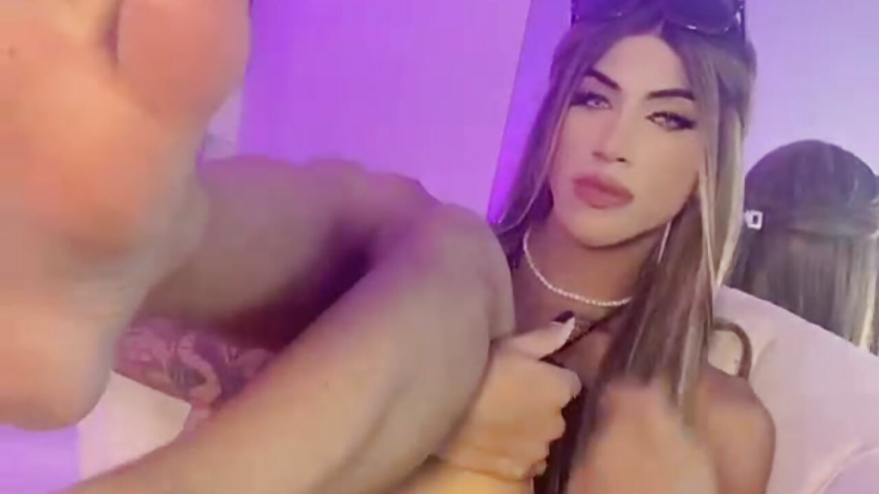 feet and cock - video av megan_lenon cam-modell