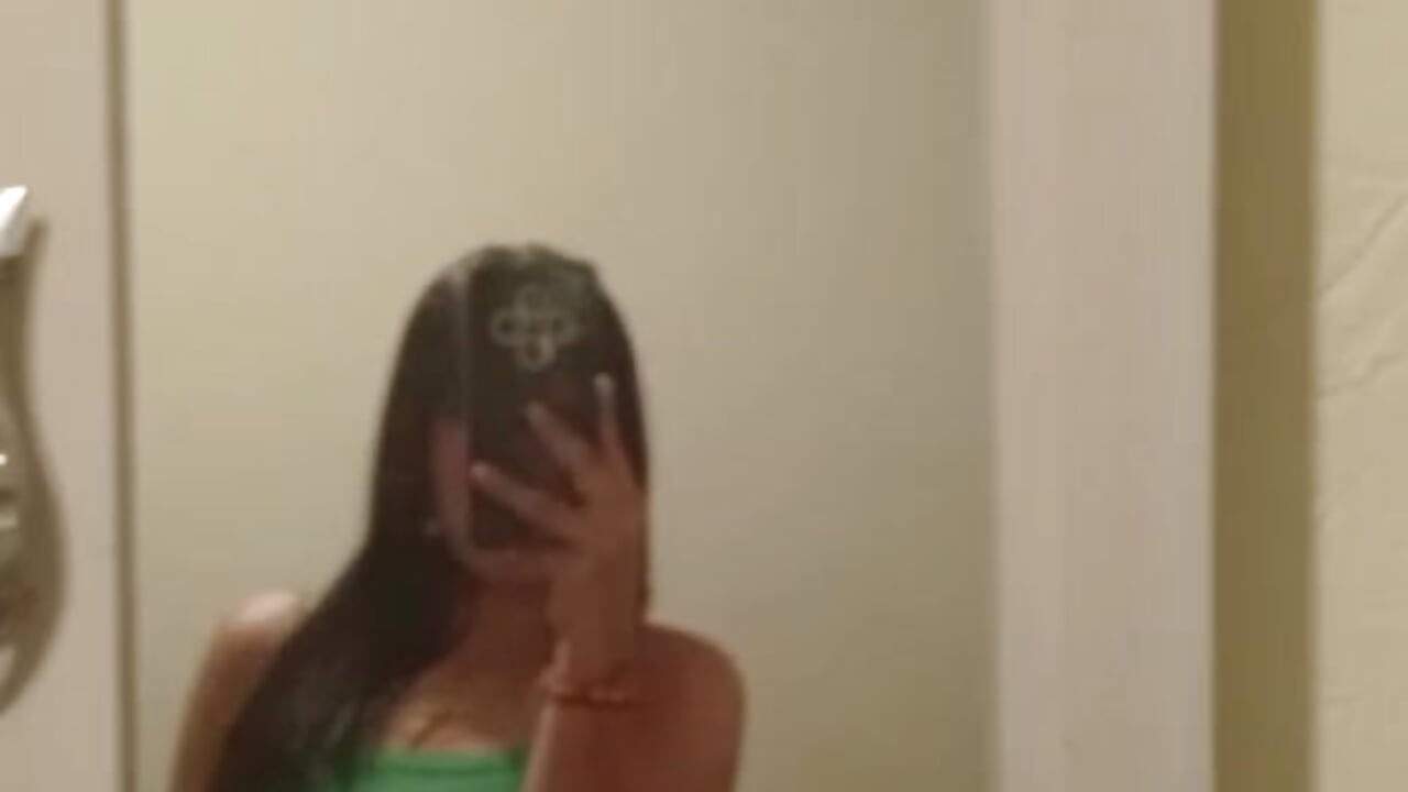 Hello baby 🥰 - video by valenn_sweet cam model