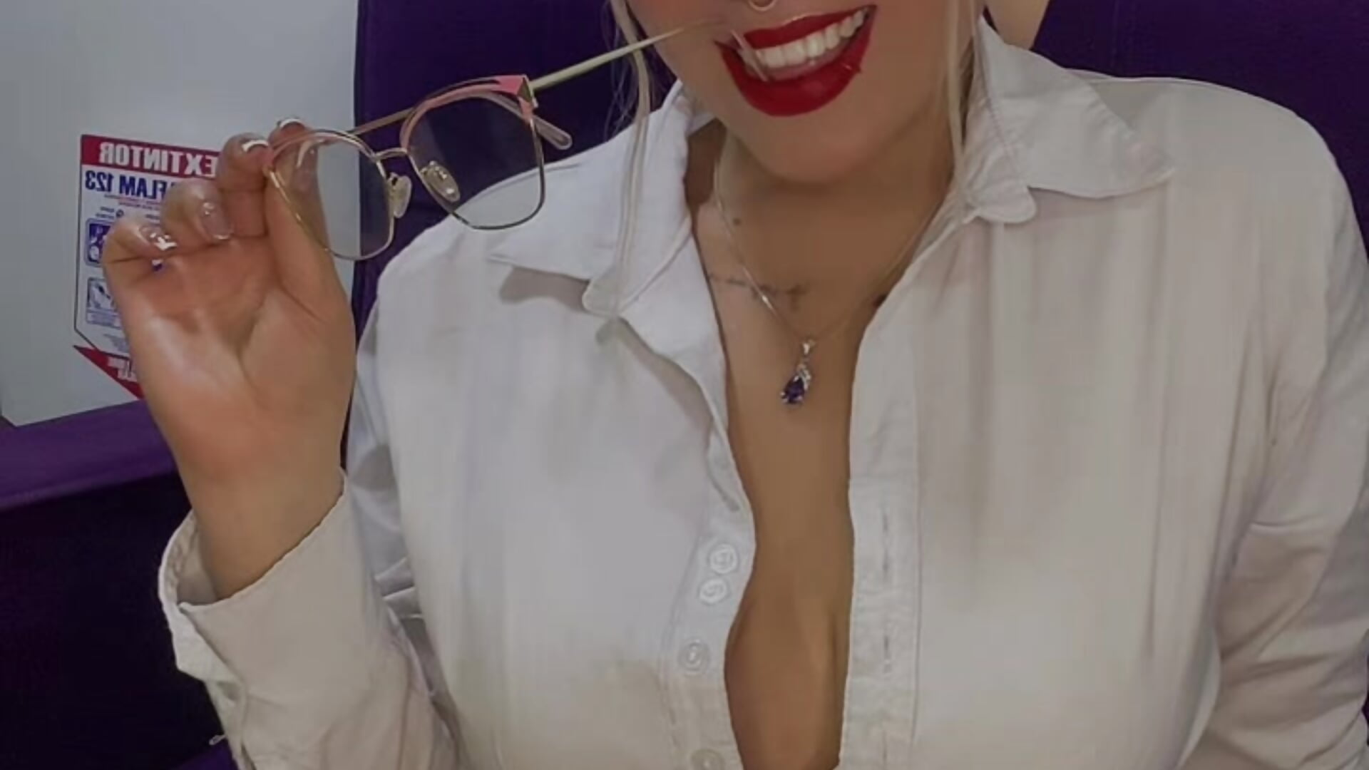 in the office - video by ManuelaVeelez cam model