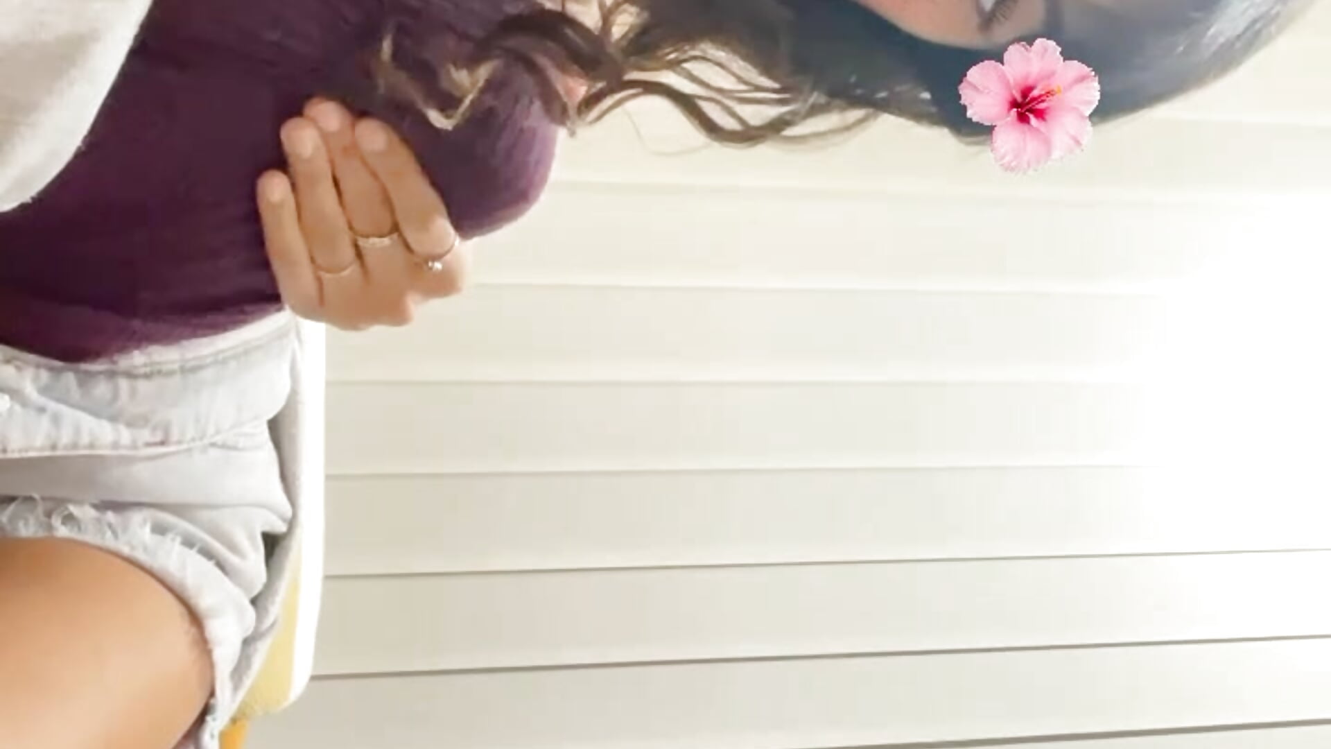 I’m not giving you everything… just enough to make you crave the rest. – video modela na kameri Aqualith