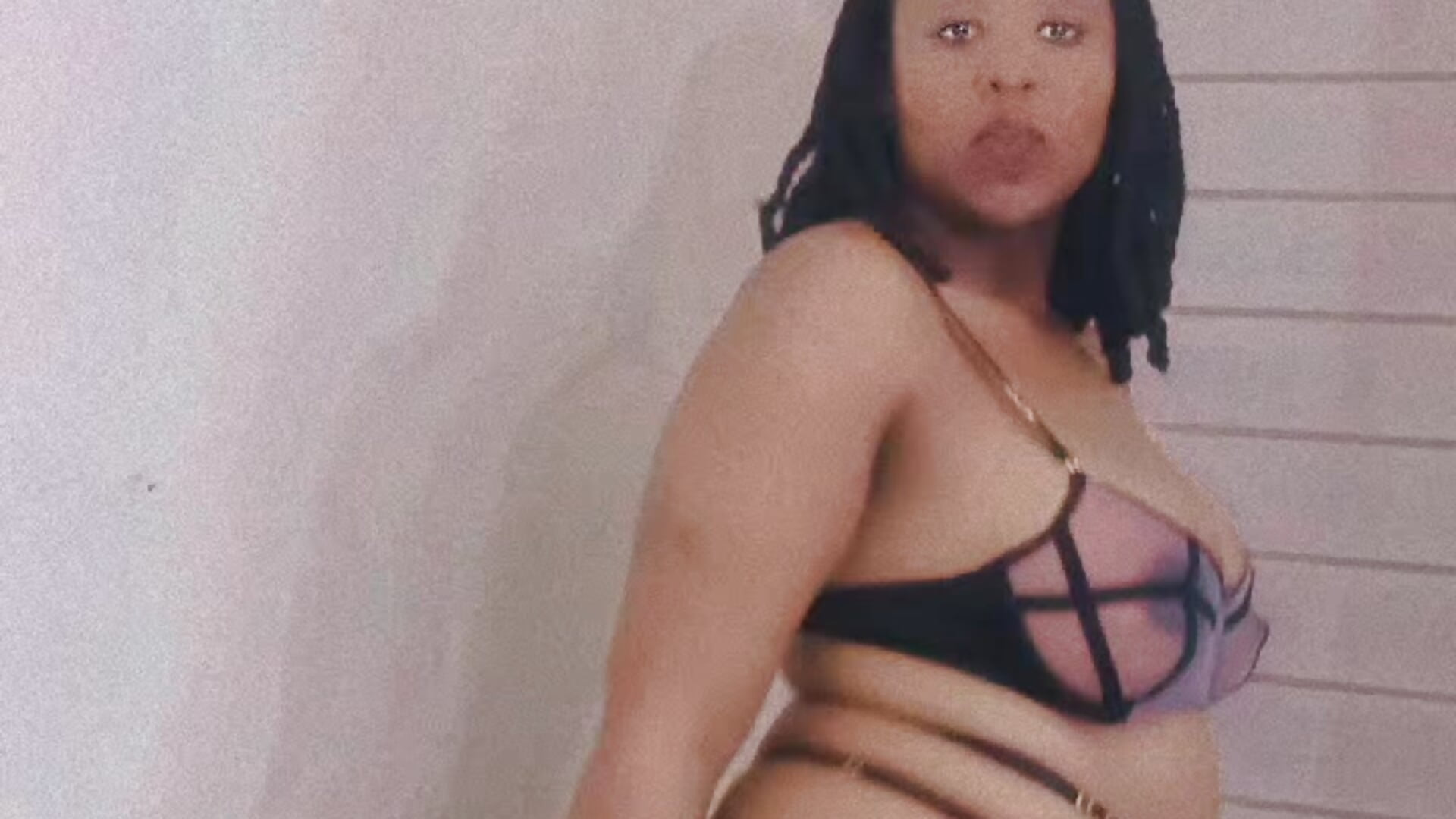 Twerk - video by SavageHoney cam model
